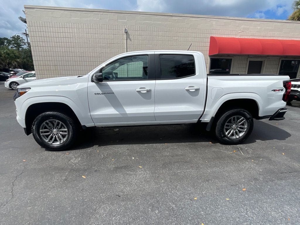 Used 2024 Chevrolet Colorado LT w/ LT Convenience Package AWD/4WD image 2