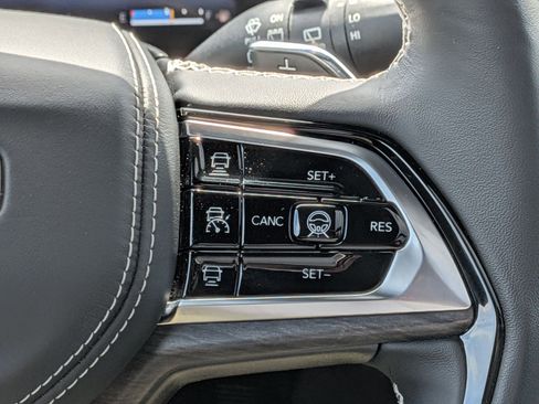 Used 2023 Jeep Grand Cherokee Overland w/ Adv Protech Group III image 20