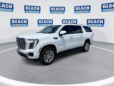 Used 2025 GMC Yukon XL Denali AWD/4WD image 5