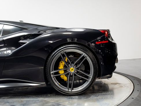 Used 2018 Ferrari 488 GTB RWD image 30