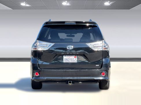Used 2017 Toyota Sienna SE FWD image 10