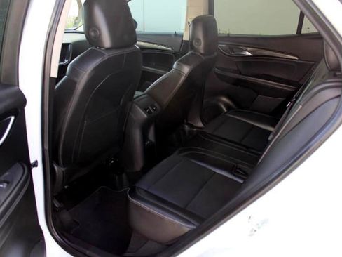 Used 2023 Buick Envision Essence image 12