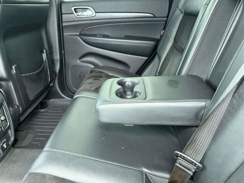 Used 2018 Jeep Grand Cherokee Altitude image 20