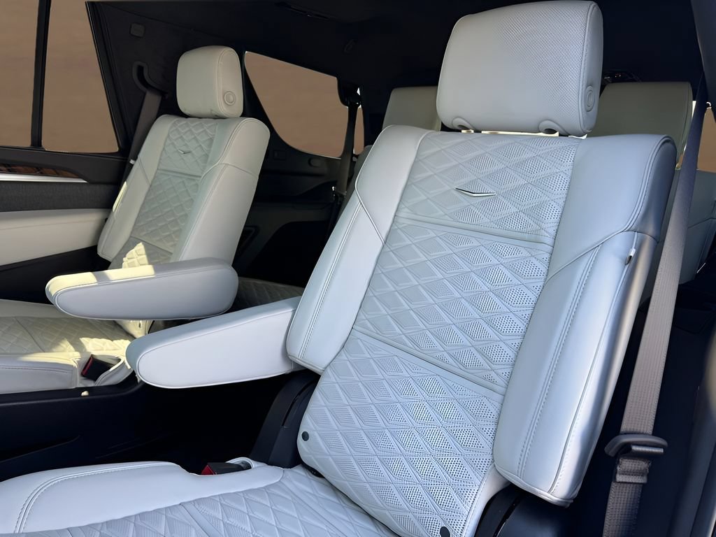 Certified 2026 Cadillac Escalade Platinum Sport w/ LPO, ONYX Package AWD/4WD image 18