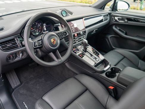 New 2026 Porsche Macan image 4