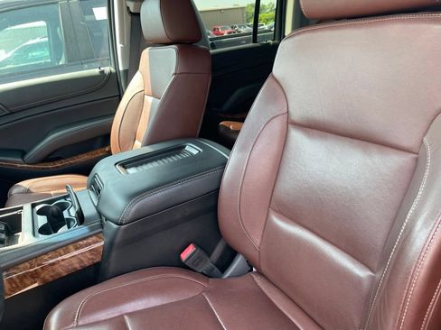 Used 2019 Chevrolet Suburban Premier w/ Premier Plus Edition AWD/4WD image 4