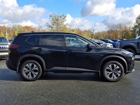 Used 2021 Nissan Rogue SV image 12