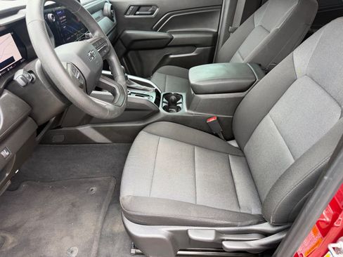 Used 2025 Chevrolet Colorado Trail Boss AWD/4WD image 16