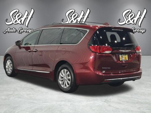 Used 2017 Chrysler Pacifica Touring-L FWD image 18