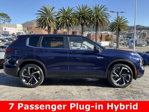 Used 2023 Mitsubishi Outlander SE image 3