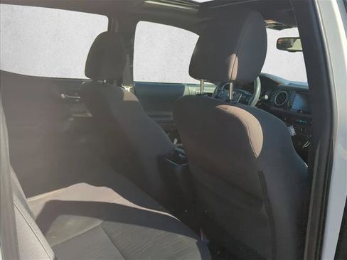Used 2017 Toyota Tacoma TRD Off-Road image 21