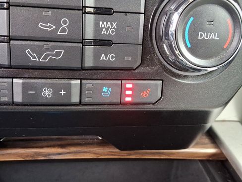 Used 2019 Ford F150 Lariat image 24