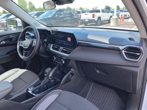 Used 2024 Chevrolet TrailBlazer LT w/ Driver Confidence Package AWD/4WD image 26