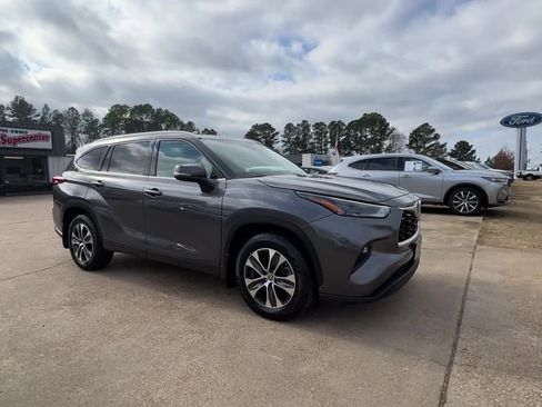 Used 2022 Toyota Highlander XLE image 8