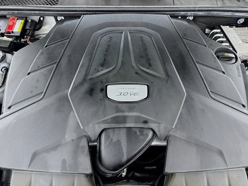 Used 2020 Porsche Cayenne image 37