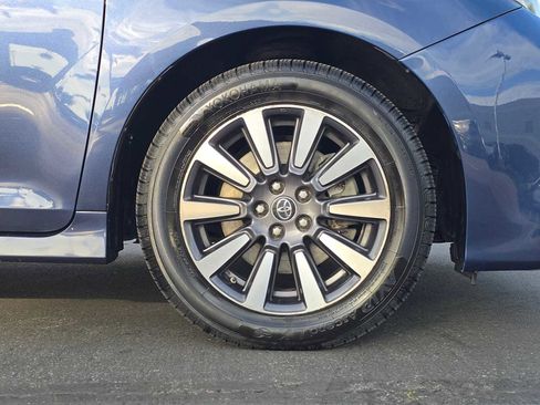 Used 2019 Toyota Sienna Limited image 9