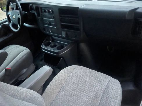 Used 2015 Chevrolet Express 2500 image 10
