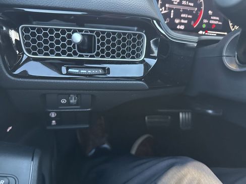 Used 2024 Honda Civic Sport image 7