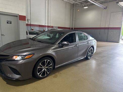 Used 2018 Toyota Camry SE image 5