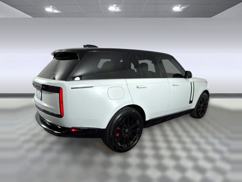 Used 2025 Land Rover Range Rover SE image 9
