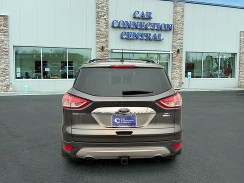 Used 2016 Ford Escape SE w/ SE Chrome Package AWD/4WD image 3