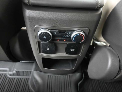 Used 2020 Ford Explorer Platinum w/ Premium Technology Package image 18