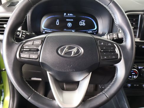 Used 2024 Hyundai Venue SEL FWD image 3