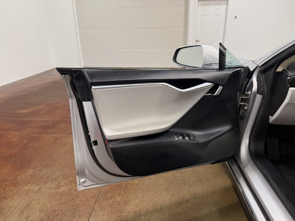 Used 2013 Tesla Model S Performance RWD image 44