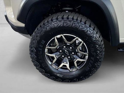 Used 2023 Chevrolet Colorado ZR2 w/ ZR2 Convenience Package III image 9