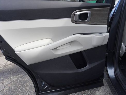 Used 2022 Kia Sorento S w/ Panoramic Sunroof Package image 26