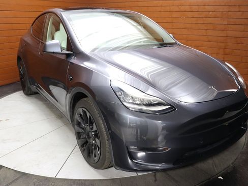 Used 2023 Tesla Model Y Long Range image 14