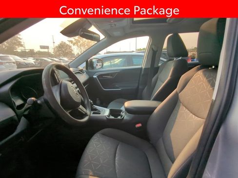 Used 2021 Toyota RAV4 XLE w/ Convenience Package FWD image 6