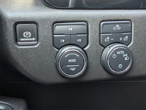 Certified 2024 Chevrolet Silverado 3500 LT image 32