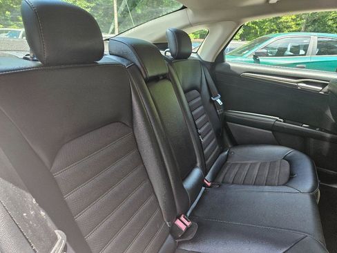 Used 2017 Ford Fusion SE w/ Equipment Group 601A image 38