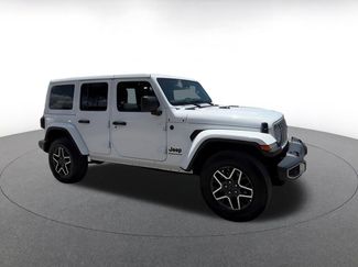Used 2025 Jeep Wrangler Sahara AWD/4WD video 2