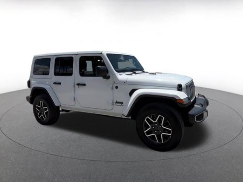 Used 2025 Jeep Wrangler Sahara AWD/4WD image 2