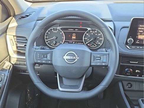 Used 2025 Nissan Rogue SV FWD image 18