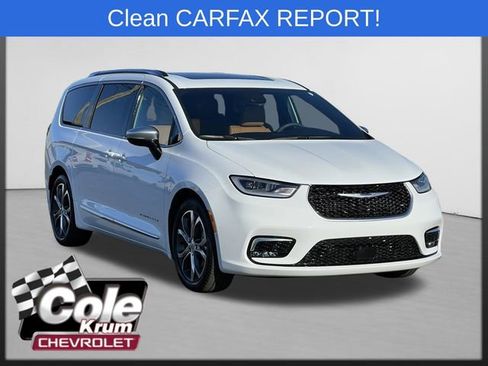 Used 2023 Chrysler Pacifica Pinnacle FWD image 1