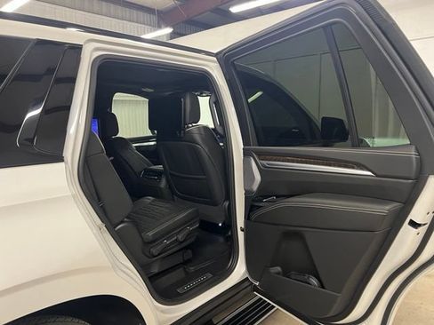 Used 2025 Cadillac Escalade Sport Platinum AWD/4WD image 19
