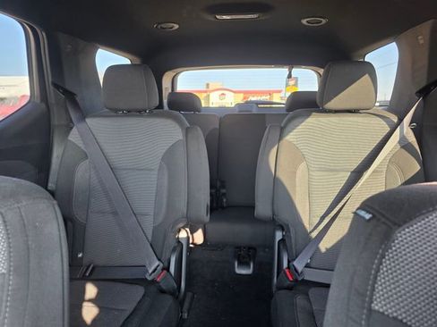 Used 2023 Chevrolet Traverse LT w/ Rear Camera Mirror Package image 17