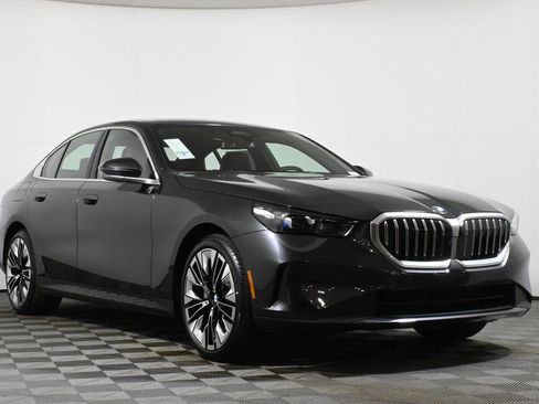 Used 2026 BMW 530i xDrive w/ Premium Package image 9