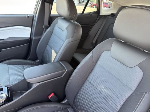 New 2026 Chevrolet Trax LT w/ Sunroof Package FWD image 11