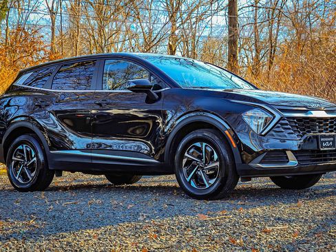 Used 2023 Kia Sportage LX image 17