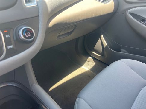 Used 2017 Chevrolet Malibu Hybrid FWD image 28