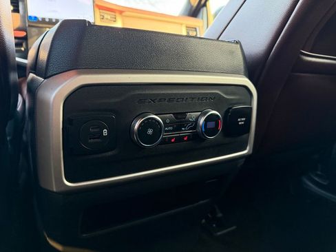 Used 2023 Ford Expedition Limited image 30
