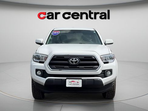Used 2017 Toyota Tacoma SR5 w/ Tow Package AWD/4WD image 8