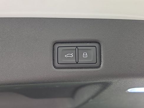 Certified 2025 Audi Q5 Premium w/ Convenience Package AWD/4WD image 13