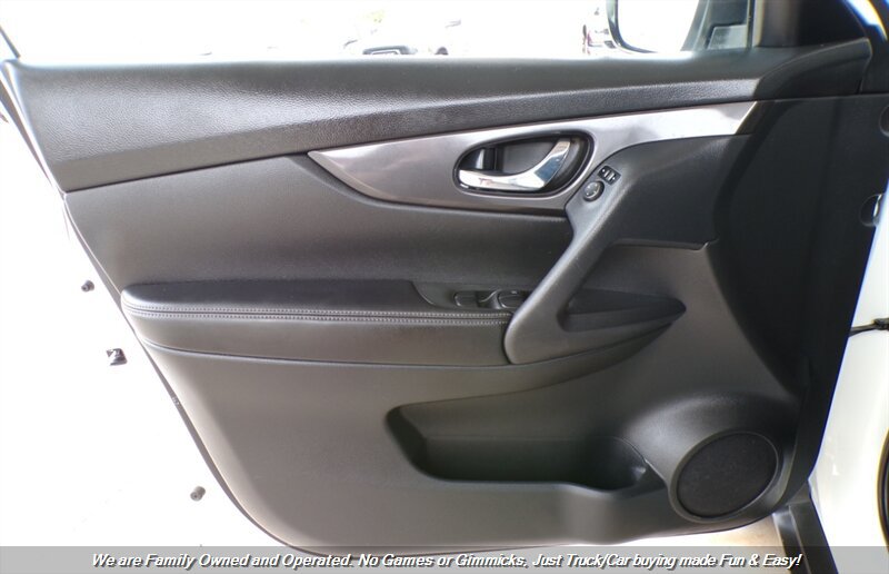 Used 2020 Nissan Rogue SV AWD/4WD image 9