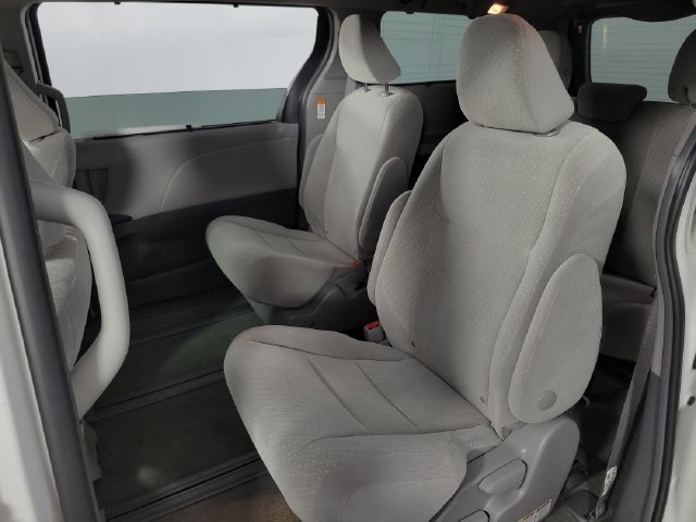 Used 2018 Toyota Sienna LE AWD/4WD image 18