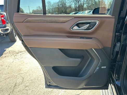 Used 2021 Chevrolet Tahoe High Country w/ Premium Package image 22